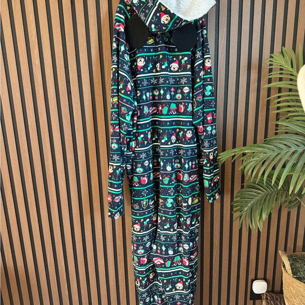Disney XMAS Holiday Pajama Suit - Picture 10 of 12